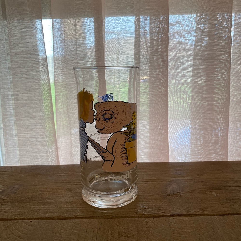 1982 universal studios glass E.T collectors cup